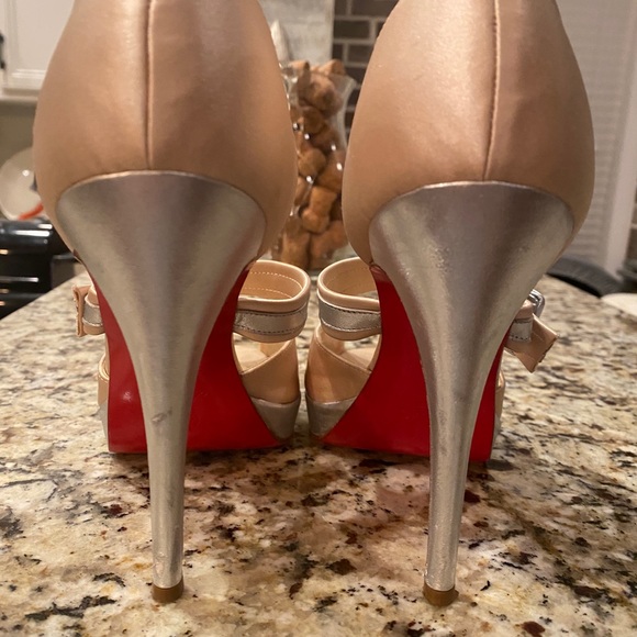 Christian Louboutin Satin Silver Ivory Heels 39 - Picture 14 of 15